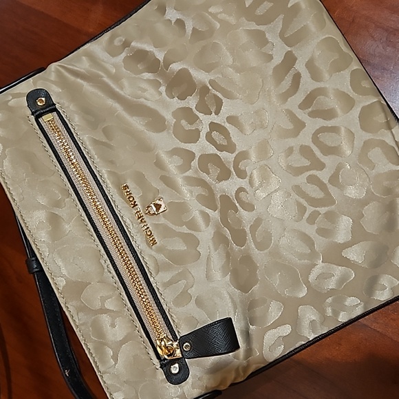 Michael Kors Handbag - Picture 5 of 5